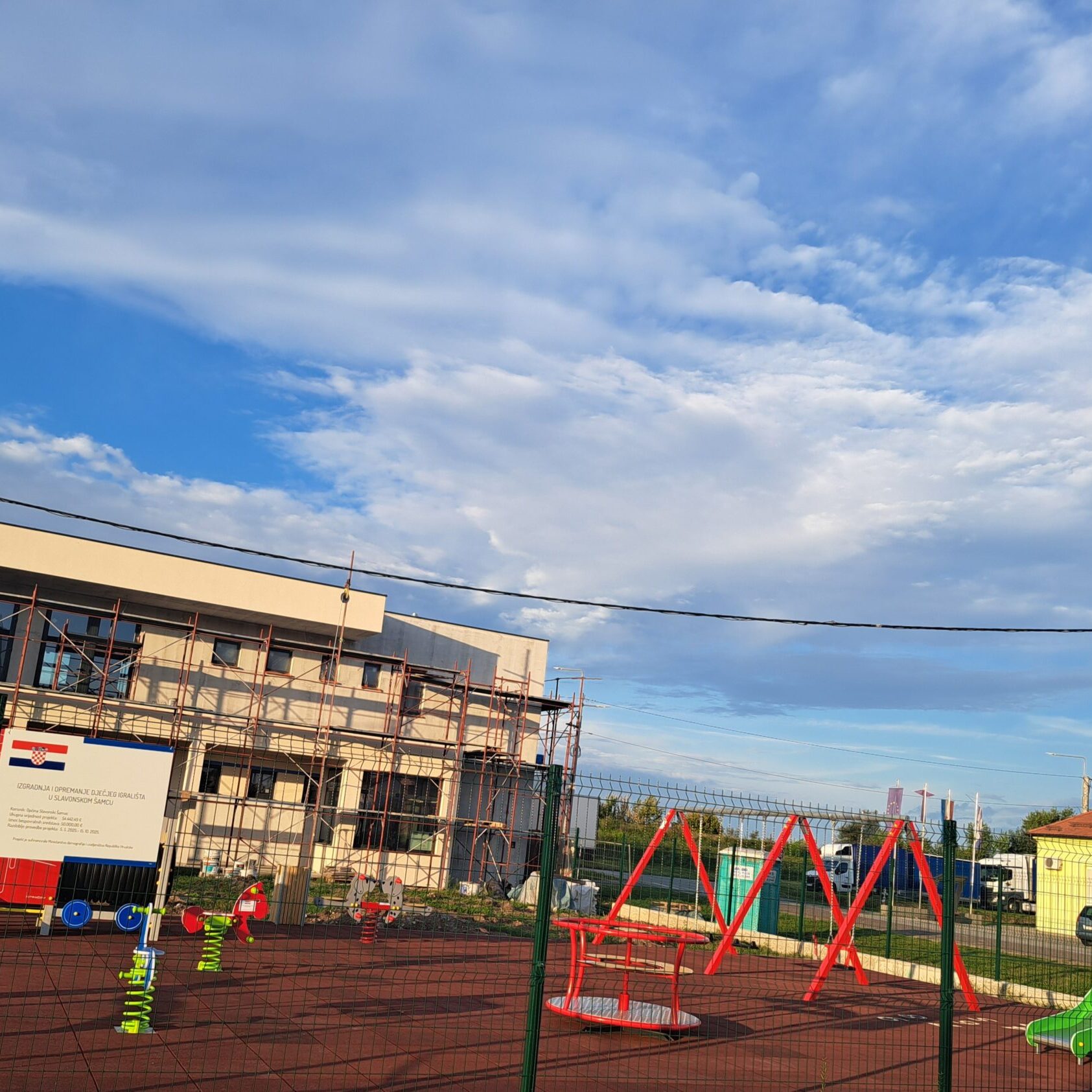 DJEČJE IGRALIŠTE U SLAVONSKOM ŠAMCU