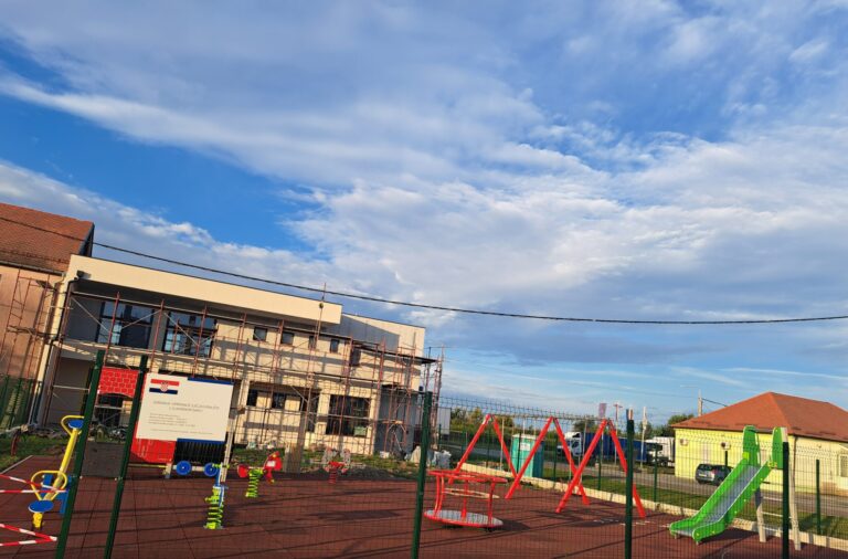 DJEČJE IGRALIŠTE U SLAVONSKOM ŠAMCU